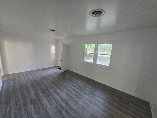 Building Photo - 1013 S Park Dr