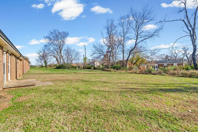 Building Photo - 110 Tandy Dr