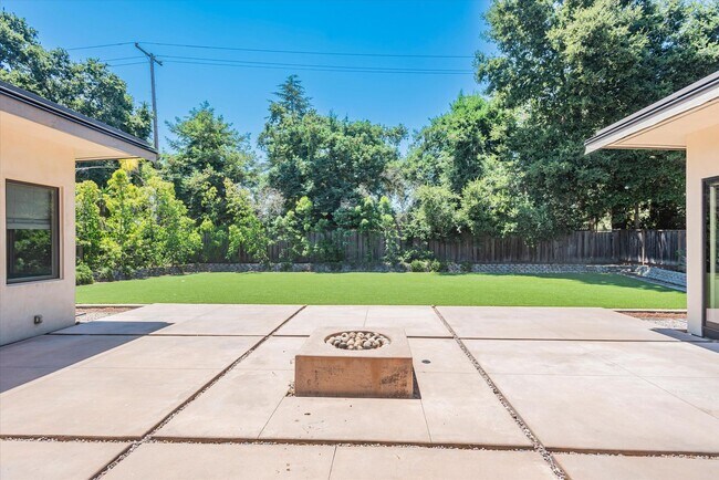 Building Photo - Wow! What a Great Home!