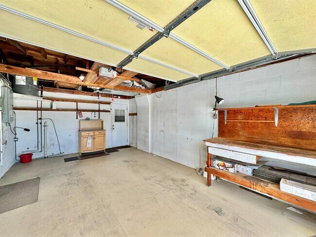 Building Photo - 3131 Roxbury Dr