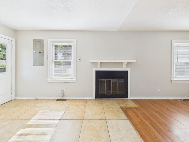 Building Photo - 835 Winnetka Ave