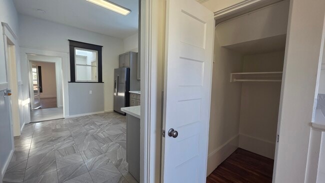 Building Photo - 1590 Underwood Ave