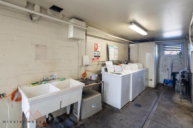 Building Photo - 1469 Lusitana St