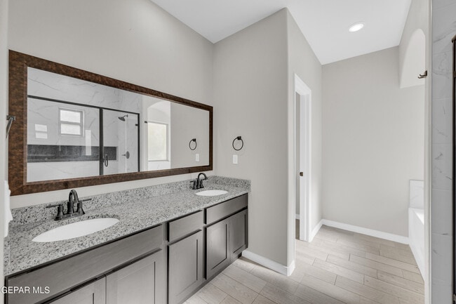 Building Photo - 10613 Hidden Palm Pl