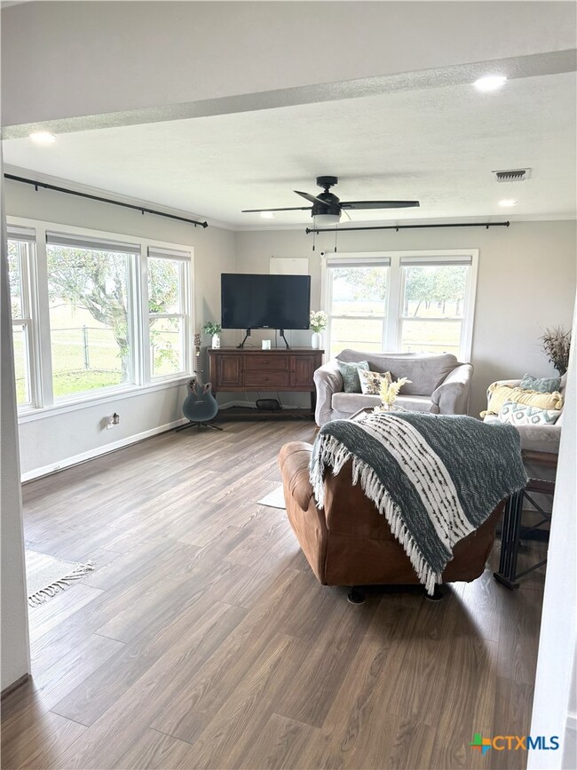 Building Photo - 1045 Arnold Rd