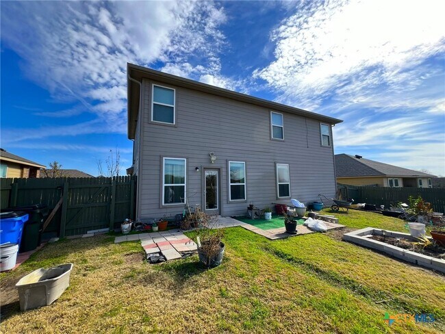 Building Photo - 1057 Clarkston Dr