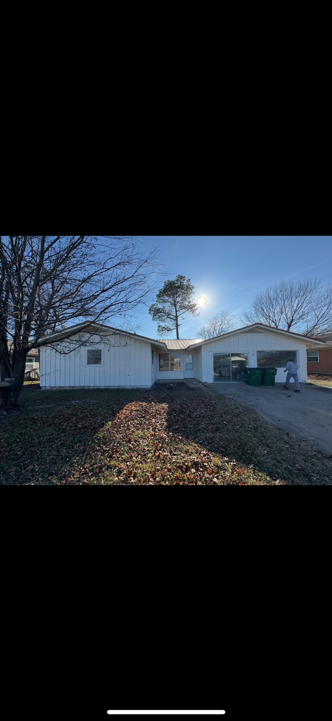 Building Photo - 207 Runaway Bay Dr