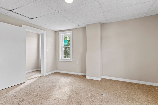 Building Photo - Stunning Renovated Home – 3 Bed / 1 Bath |...