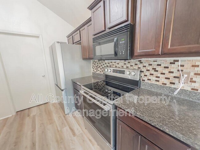 Building Photo - 2707 Burlington