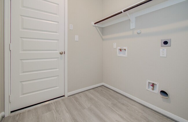 Building Photo - 8411 Beacon Bay Cir