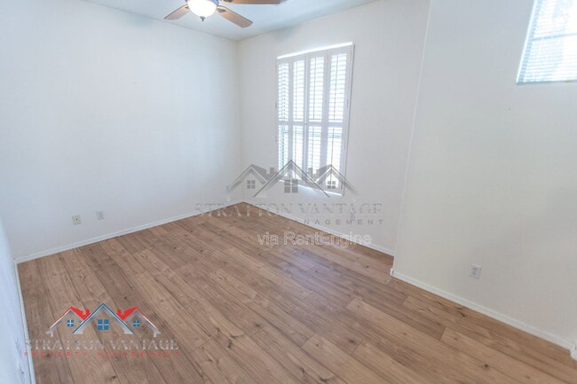 Building Photo - 2058 S Longwood
