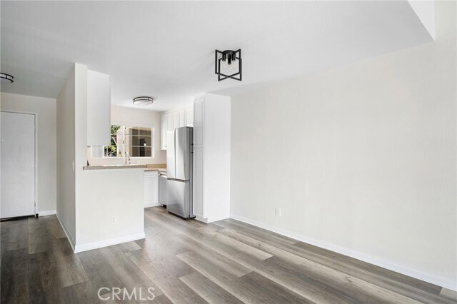 Building Photo - 5565 Canoga Ave