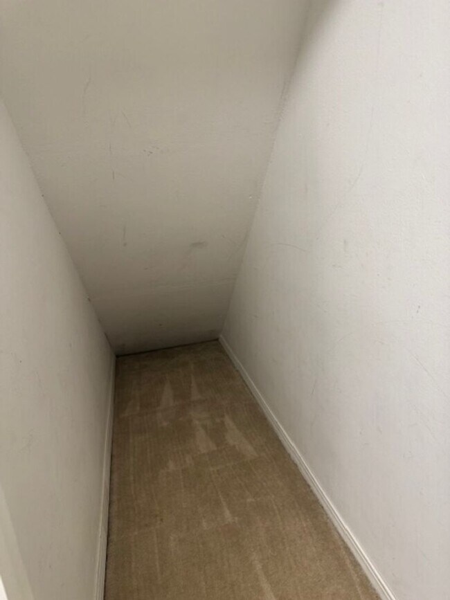 Building Photo - 3/2/2 Gated Community, Fenced Yard, Pool Access