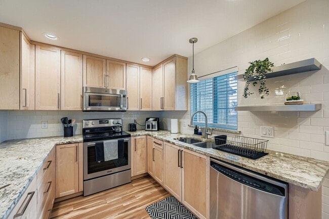 Building Photo - Cozy Furnished Home in Quiet Louisville Neighborhood