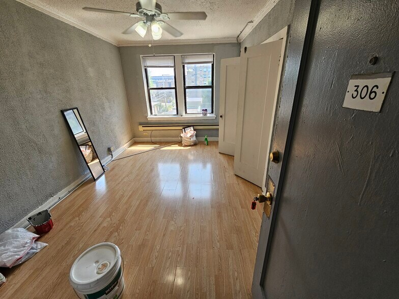 Primary Photo - 4725 N Beacon St