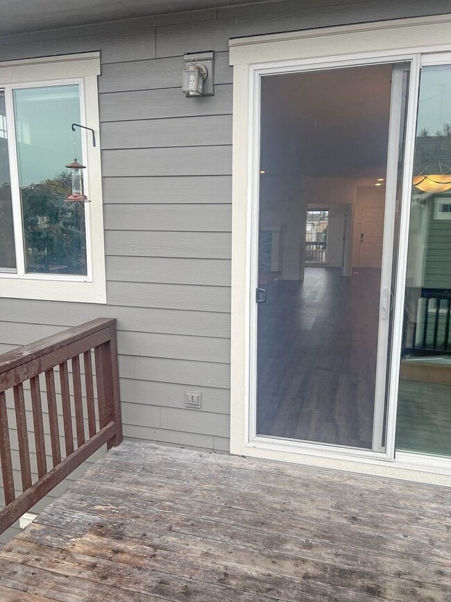 Building Photo - Beautiful West Linn Home in a Quiet, Desirable Neighborhood