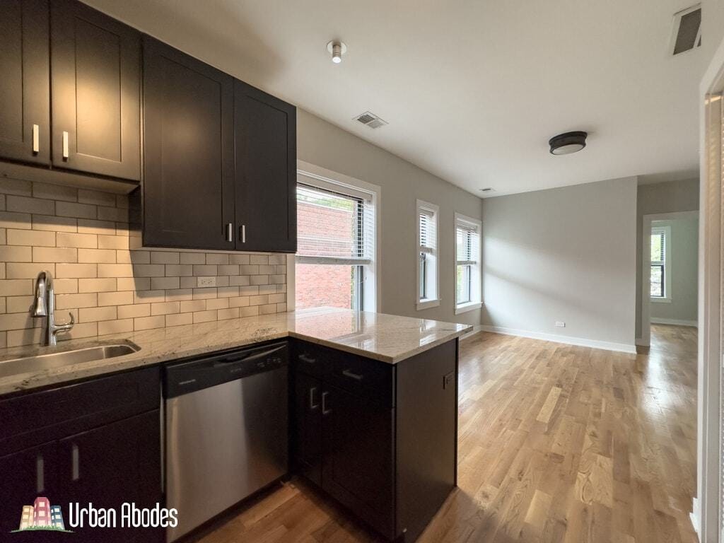 Building Photo - 2206 W Eastwood Ave