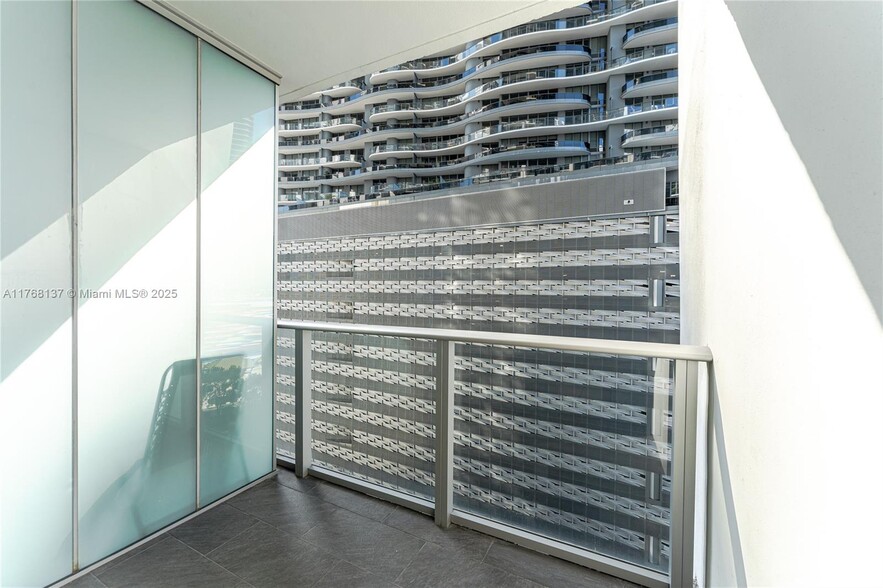 Building Photo - 1010 Brickell Ave