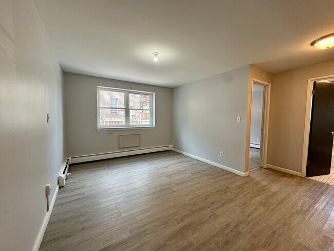 Building Photo - 145 Cowles St
