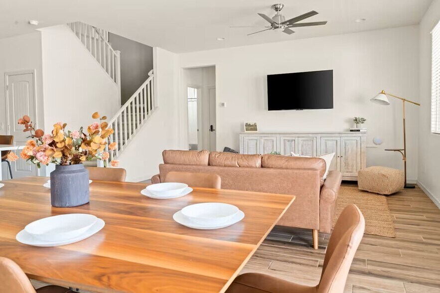 Building Photo - 2437 E Alta Vista Rd