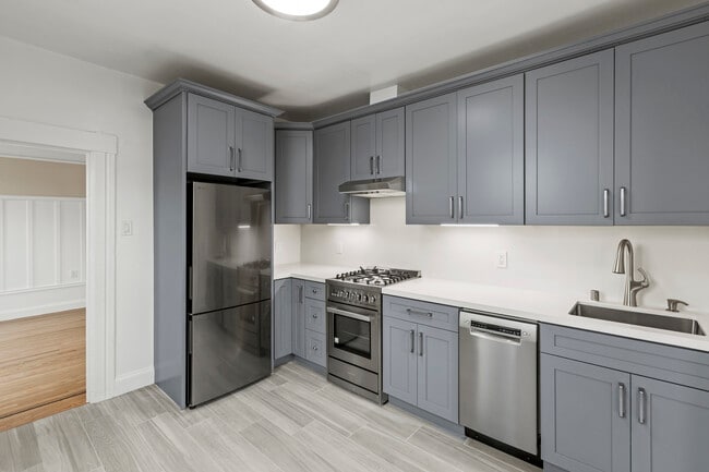 Primary Photo - 81 Hoff St