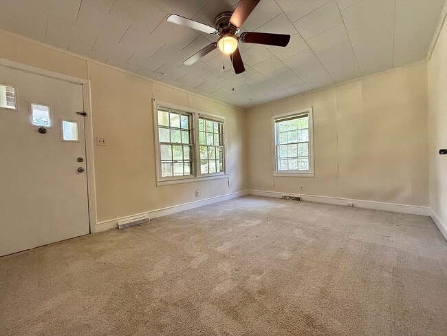 Building Photo - 3 Bedroom Home In Durham
