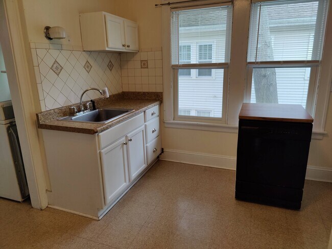 Building Photo - 145 Dover Rd