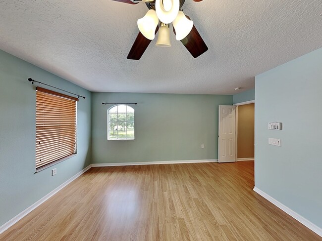 Building Photo - 4686 Blue Major Dr