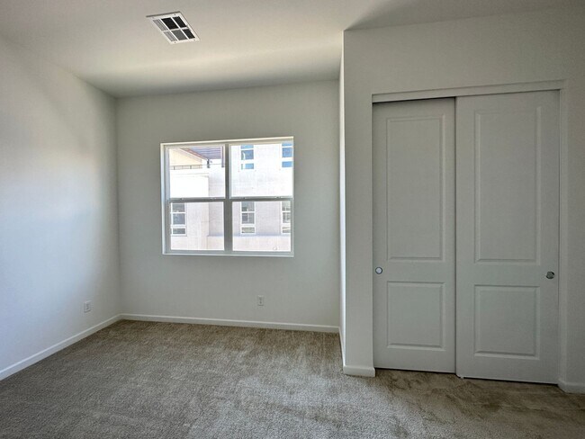 Building Photo - 3341 Esker Rdg Ave