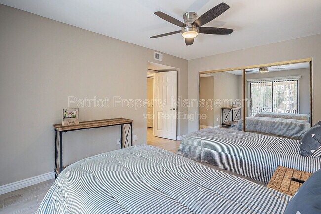 Building Photo - 10527 E Fanfol Ln