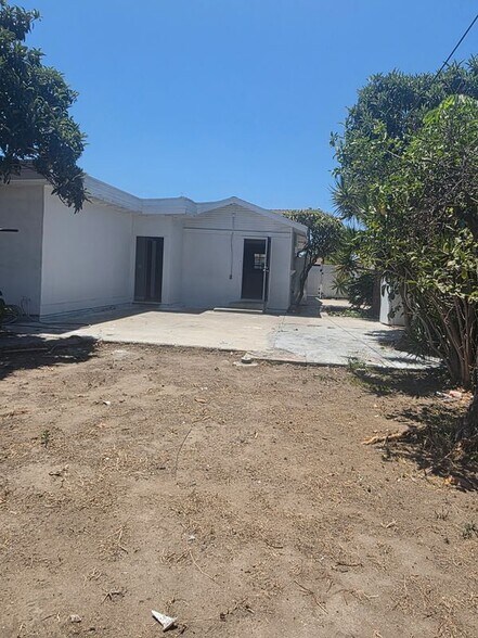 Building Photo - 3509 W Flower Ave