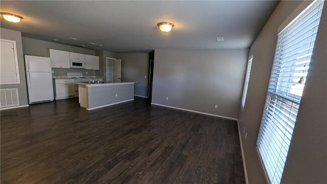 Building Photo - 223 E Anabranch Ct