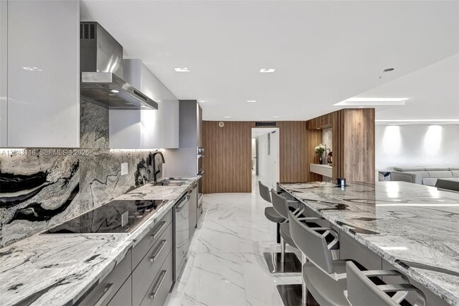 Building Photo - 2751 S Ocean Dr