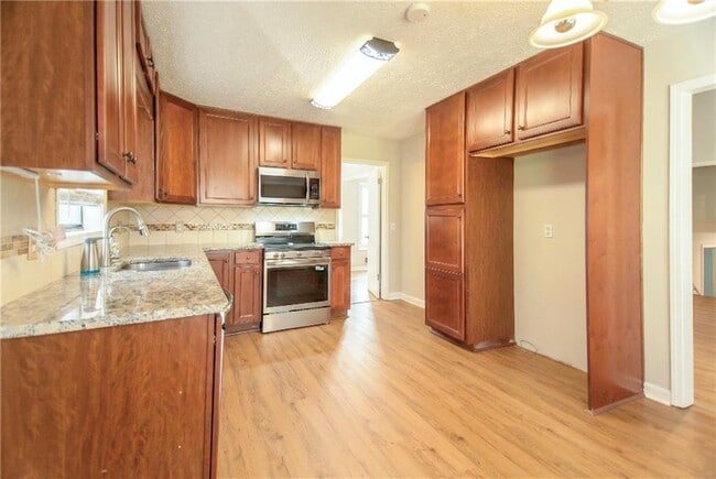 Building Photo - 516 Faith St