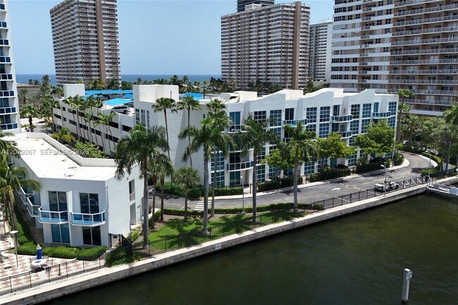 Building Photo - 1945 S Ocean Dr