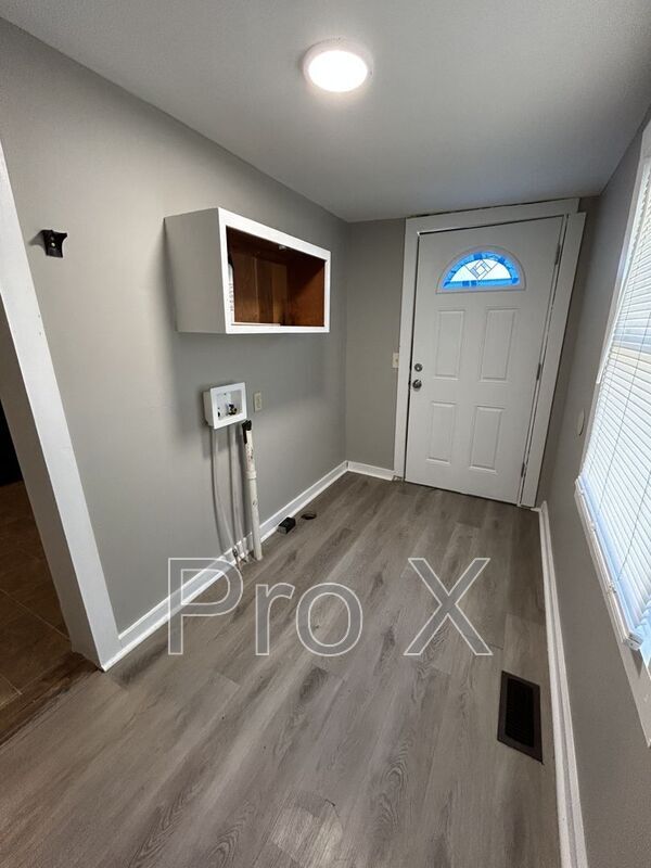 Building Photo - 501 E Washington St