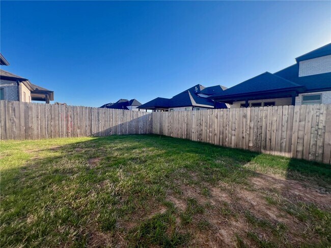 Building Photo - 3006 S 14th Pl
