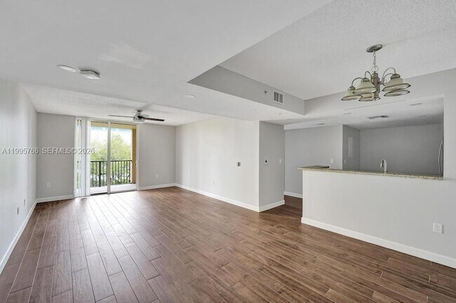 Building Photo - 520 SE 5 Ave