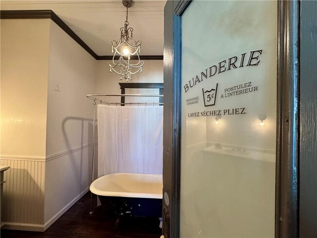 Building Photo - 749 Cooper St SW