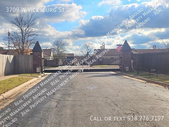 Building Photo - 3709 W Vicksburg St