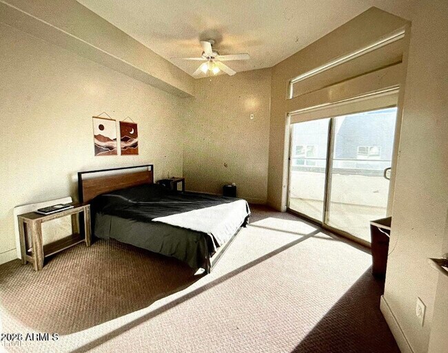 Building Photo - 945 E Playa Del Norte Dr