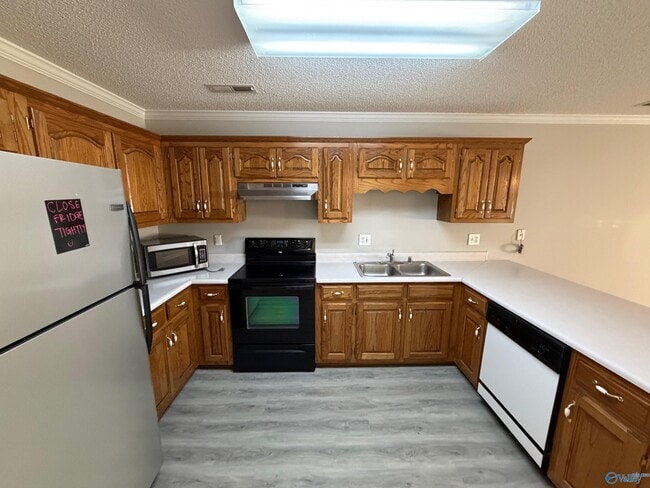 Building Photo - 2405 Halifax Pl SW