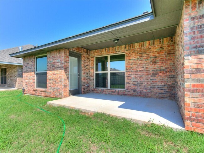 Building Photo - 561 Grand Sycamore Dr