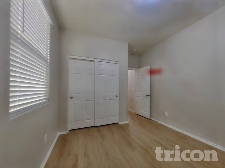 Building Photo - 15831 W Port Royale Ln