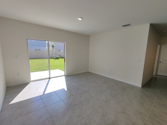 Building Photo - 34228 Jasper Stone Dr