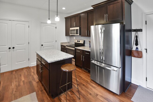 Building Photo - Pet Friendly Three Bedroom with Bonus!