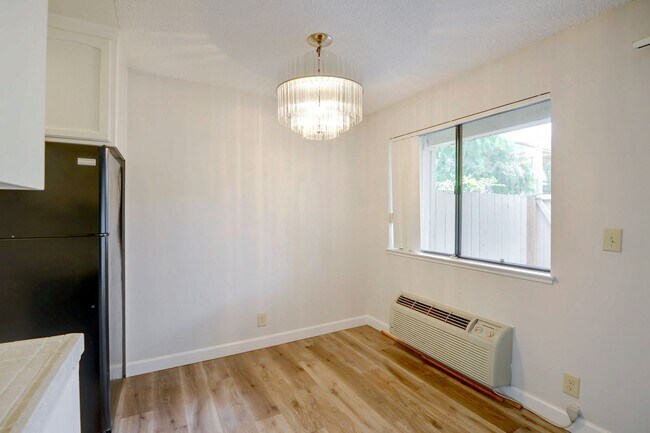Building Photo - 2 br, 2 bath House - 978-A KIELY BLVD