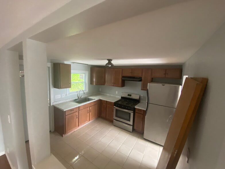 Kitchen - 121 Orlando St