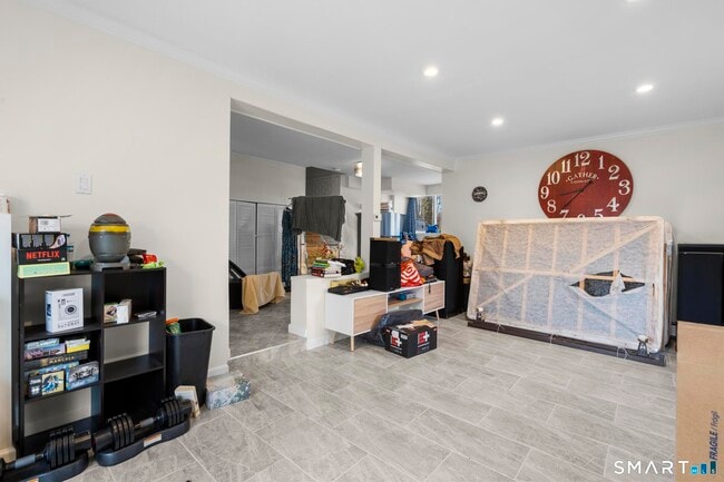 Building Photo - 540 Lakeside Dr