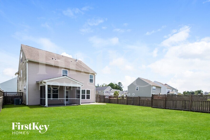 Building Photo - 543 Crossland Dr